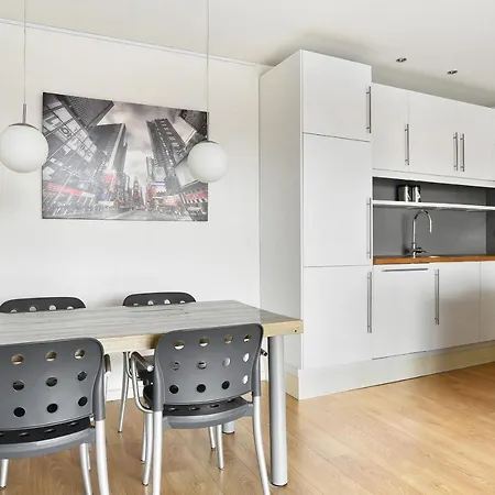 Sunset Boulevard Apartment *